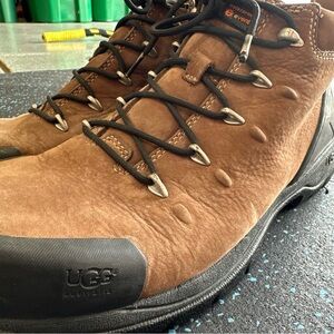SOLD UGG Men’s Chuka Boot Size 9 Vibram sole, Lined, Waterproof Leather